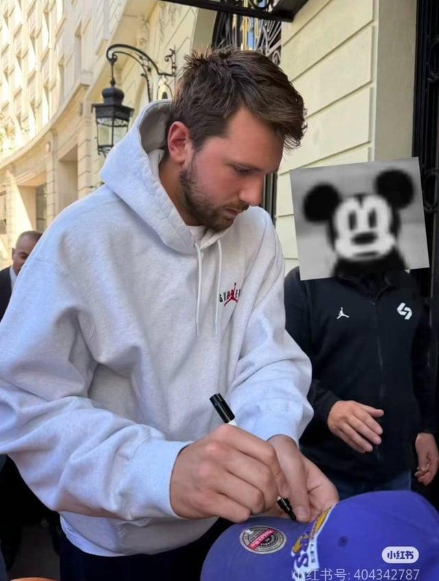 东契奇赴西班牙接受治疗 湖人核心伤情引担忧