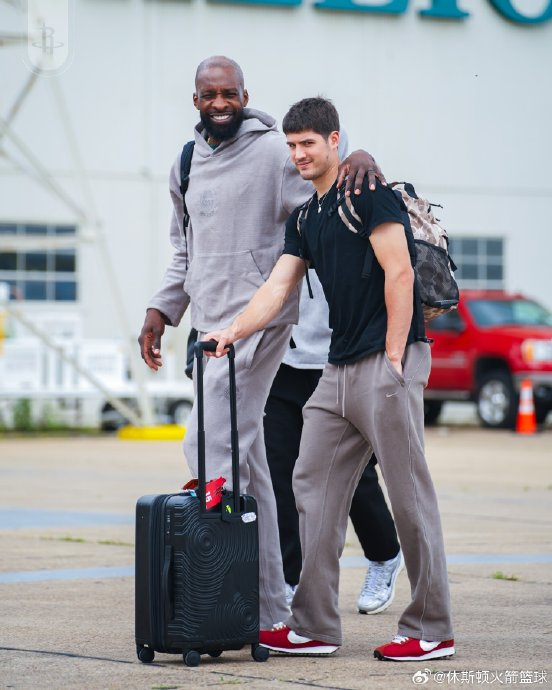 火箭队客场力克勇士队 杰伦·格林砍下30+申京贡