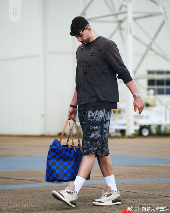 火箭队客场力克勇士队 杰伦·格林砍下30+申京贡