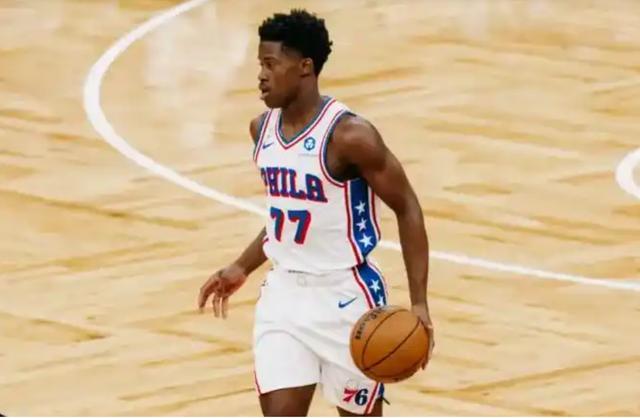 凯尔特人主场惨败76人 双星闪耀成胜负关键